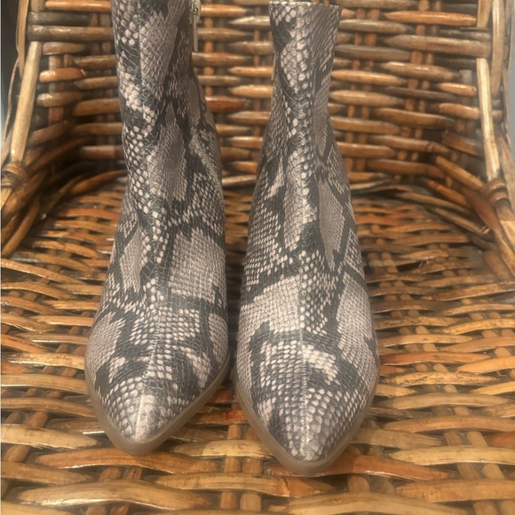 Carlos Santana Snake Print Ankle Boots - Gray and Black in size 7 - Picture 6 of 15